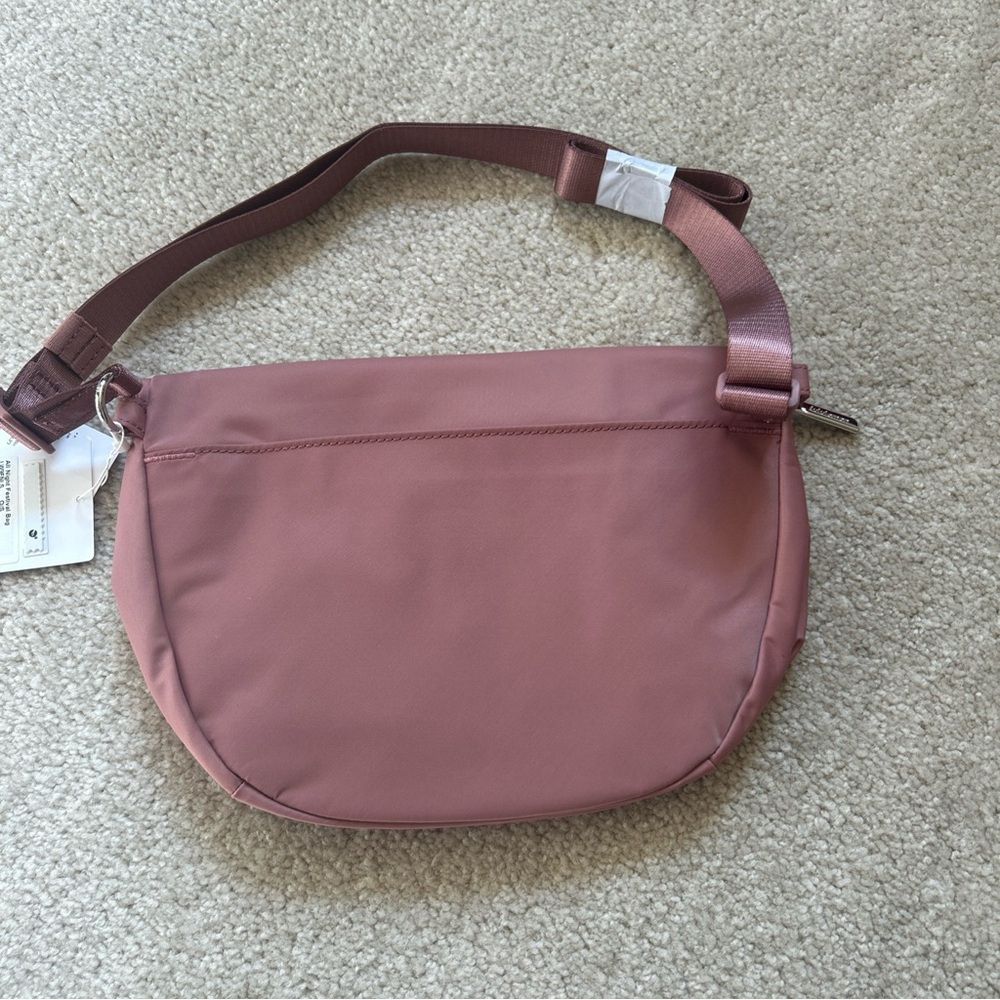 NWT Lululemon All Night Festival Bag 5L Pink Crossbody Shoulder W/ Keychain - Picture 6 of 7